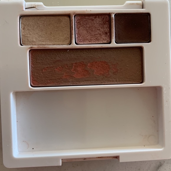 Clinique eyeshadow and blush pack - Picture 2 of 10